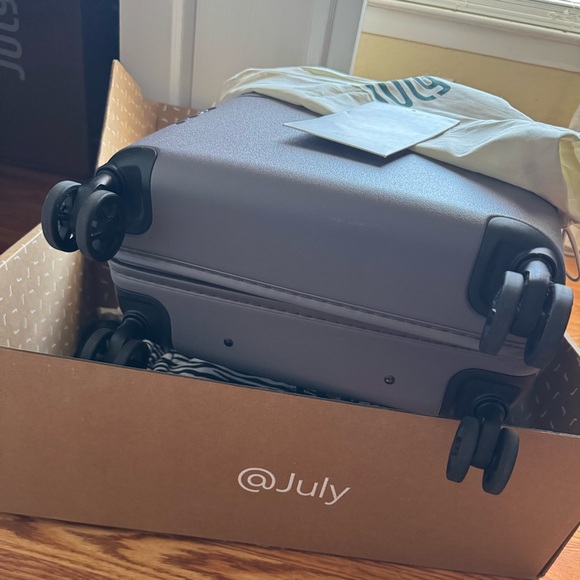 JULY Carry On Lite Suitcase 32L - Picture 7 of 10